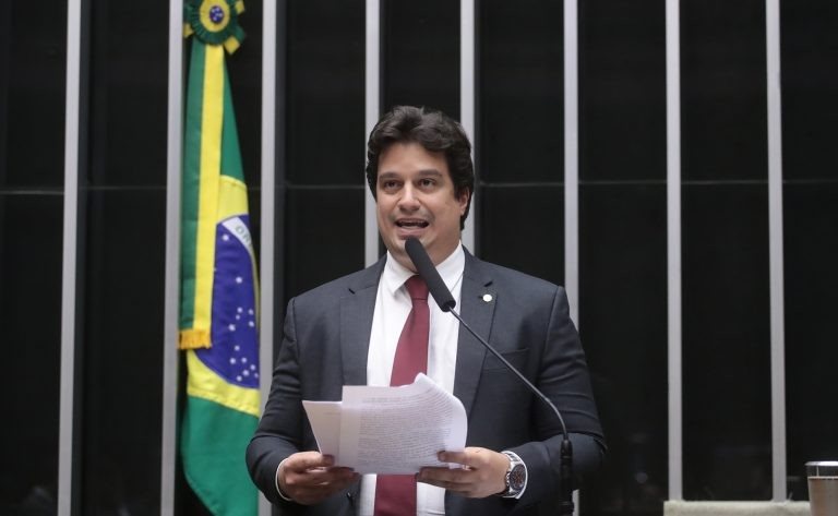 Relator na comissão, deputado Lucas Ramos