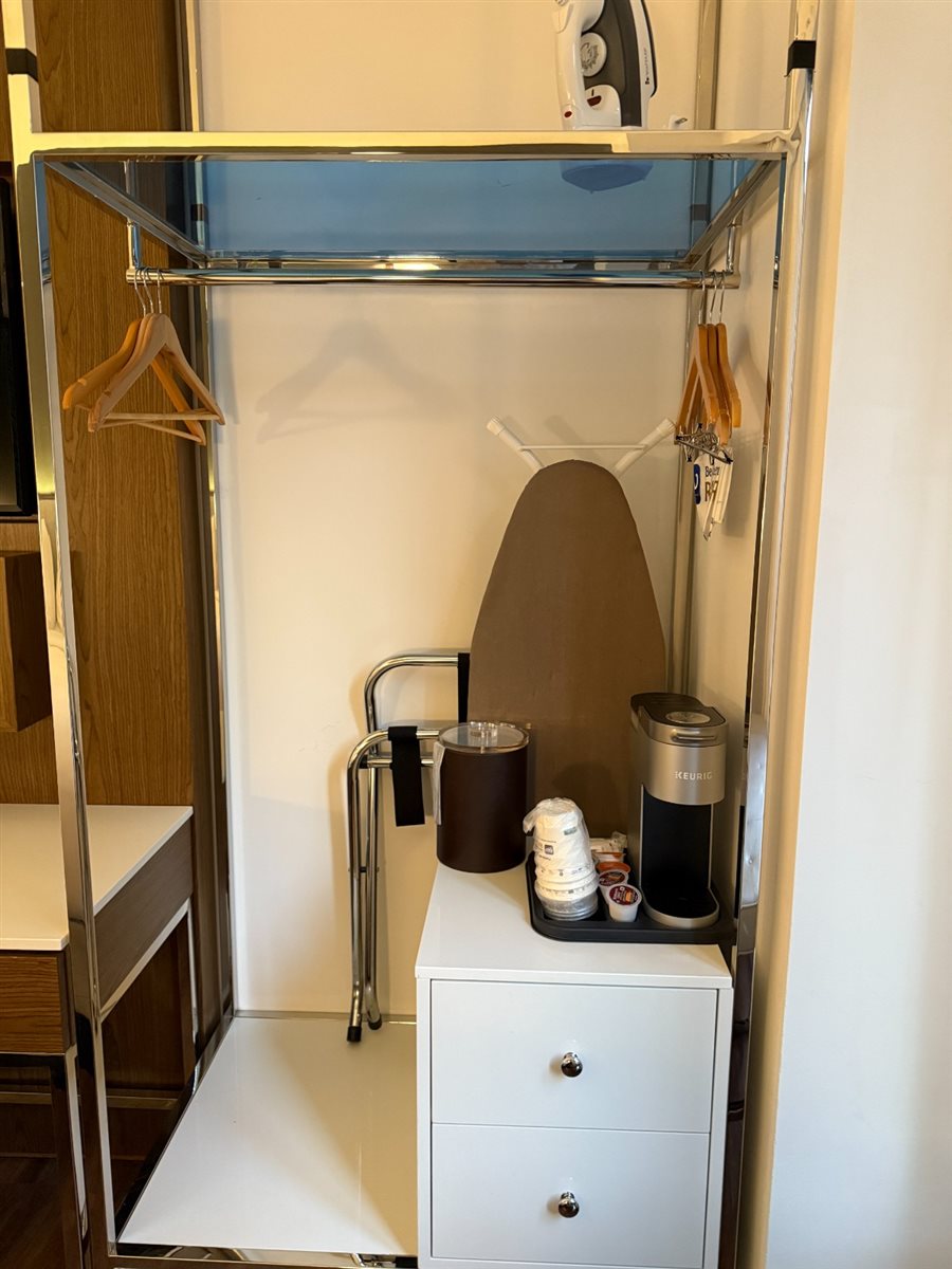 Quarto com duas camas de casal