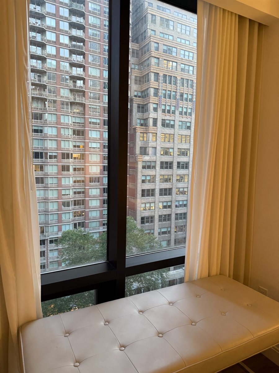 Quarto com duas camas de casal