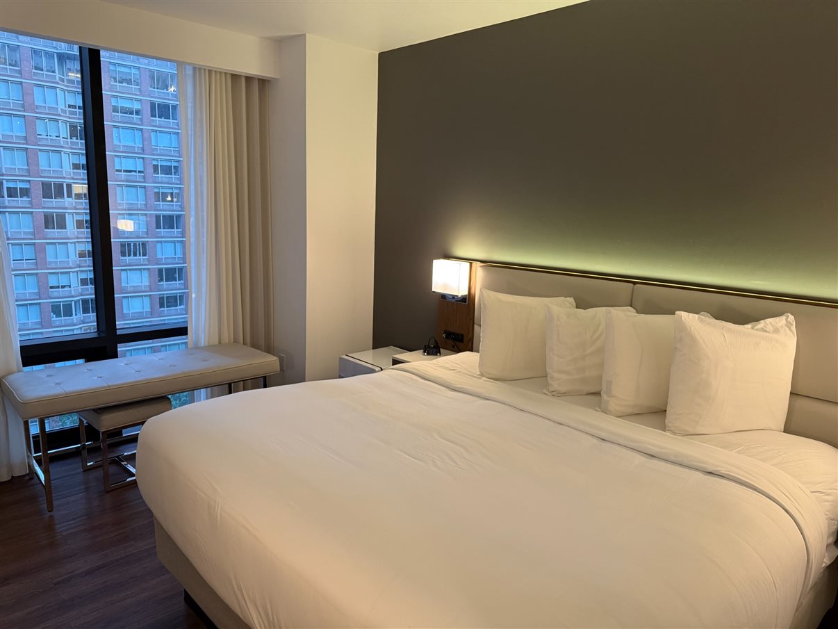 Quarto com duas camas de casal