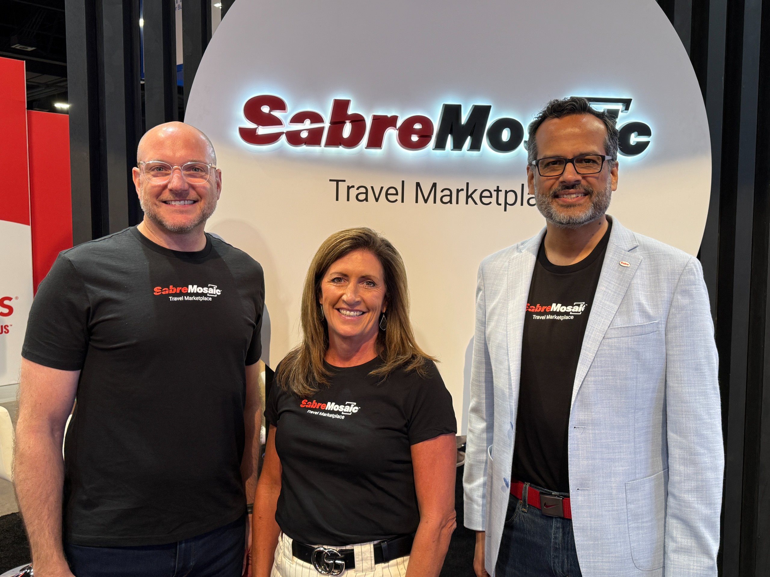 Kathy Morgan, Senior Vice President, Product Management do Sabre, entre Andy Finkelstein, SVP, Global Agency Sales & Delivery, e Chinmai Sharma, Global Travel and Hospitality VP