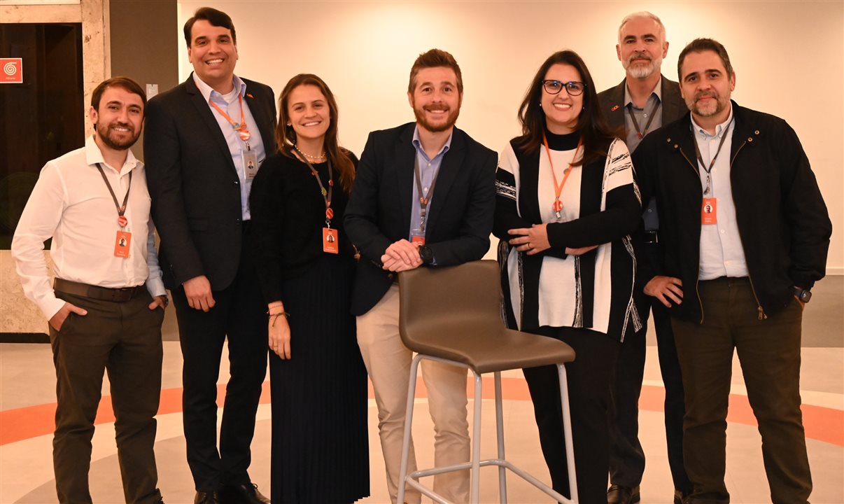 Davi Monteiro, Marcos Almeida, Fabiola Castanheira, Danillo Barbizan, Lígia Auricchio, Anderson Wolff e Acácio Pedro, da diretoria de Vendas da Gol