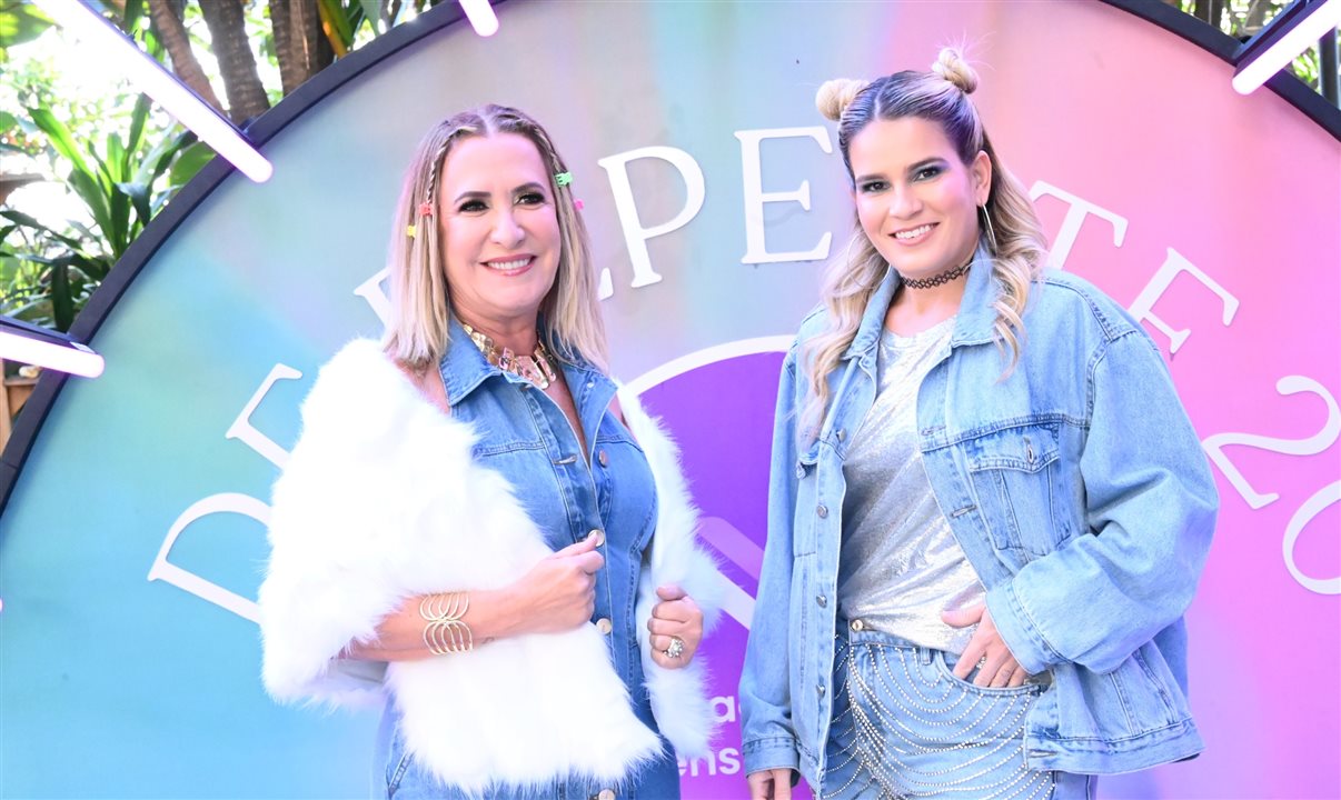 Vivi Martins e Juliana Andrade celebrando os 20 anos de Academia de Viagens