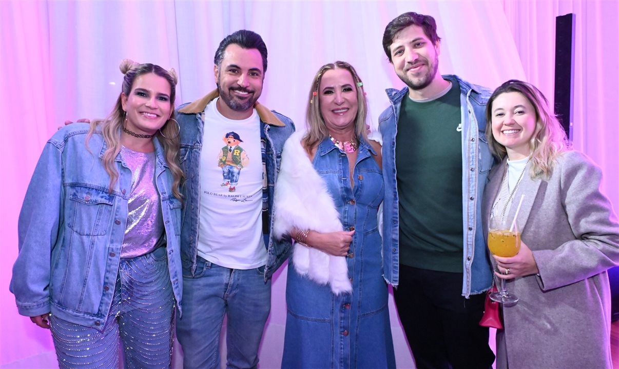 Juliana Andrade, da Academia de Viagens Corporativas, Tiago Grandizoli, do Terminal BTG Pactual, Vivi Martins, da Academia de Viagens Corporativas, e seu filho Caio Fernandes com a esposa Giuliana Marques