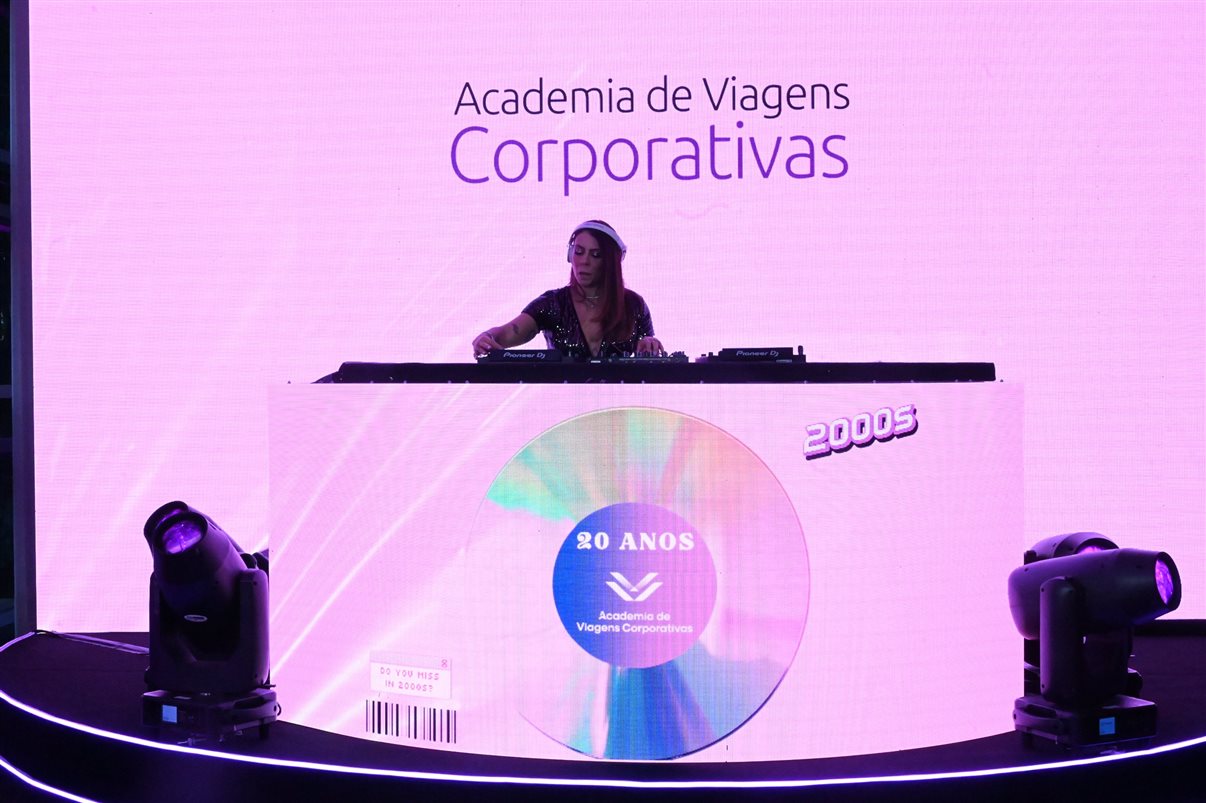 Renato Kiste, da Shift, Juliana Andrade, da Academia de Viagens Corporativas, e Simone Martins, da R1