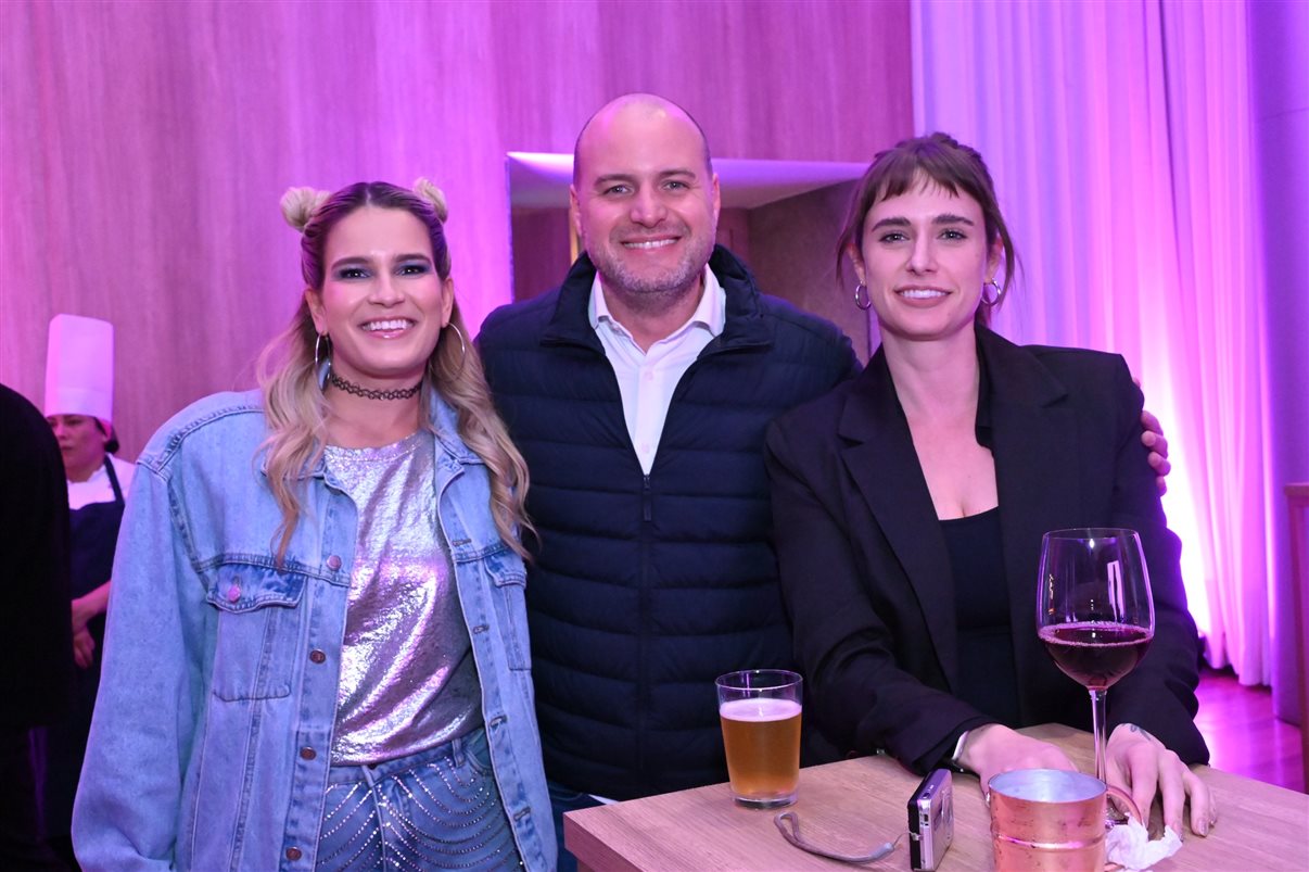 Renato Kiste, da Shift, Juliana Andrade, da Academia de Viagens Corporativas, e Simone Martins, da R1