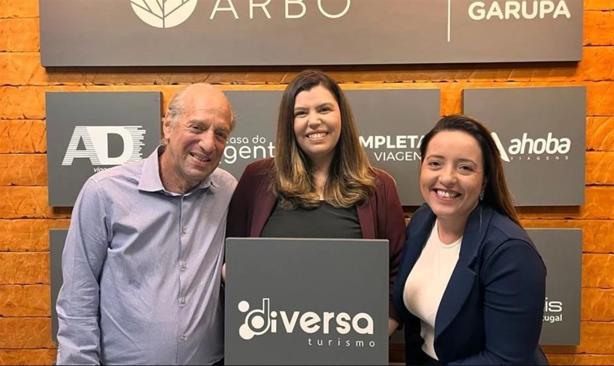 Arnaldo Franken, diretor do Grupo Arbo, com Mariana Azevedo e Adriana Fredericce, da Diversa Turismo