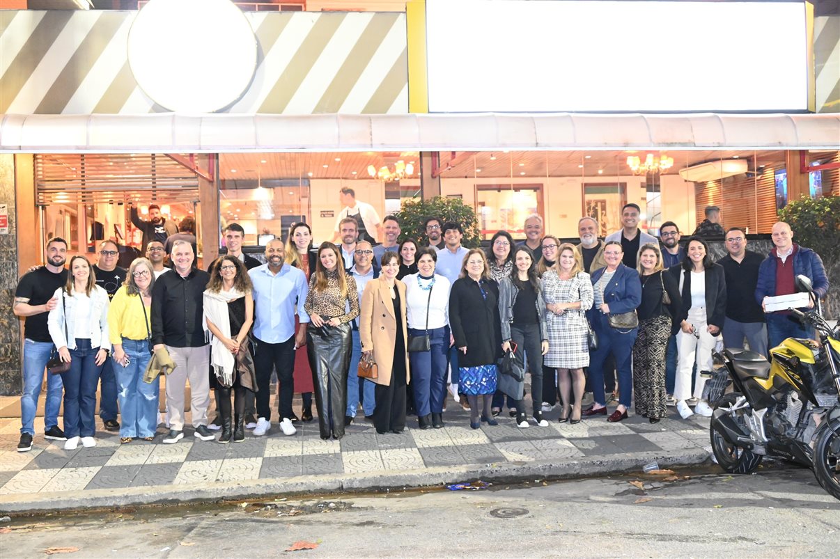 Equipe PANROTAS junto aos palestrantes e patrocinadores do PANROTAS Next Santos