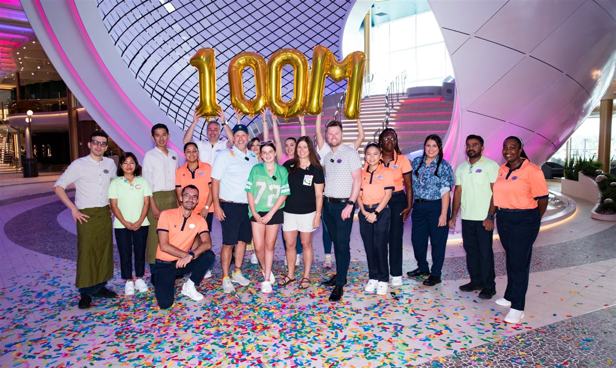 Família do passageiro número 100 milhões a bordo do Icon of the Seas