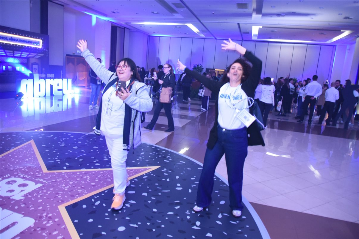 Luana Vianna, Juliana Loureiro e Patrícia Pacheco, da Abreu