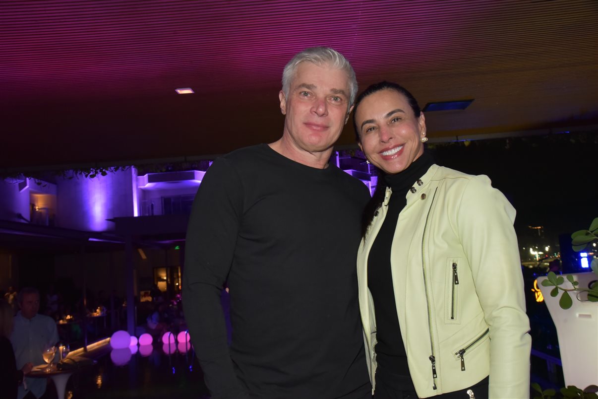 Netto Moreira, do Fairmont, entre Luiz Strauss e Tereza Romeiro, da Promotional Travel