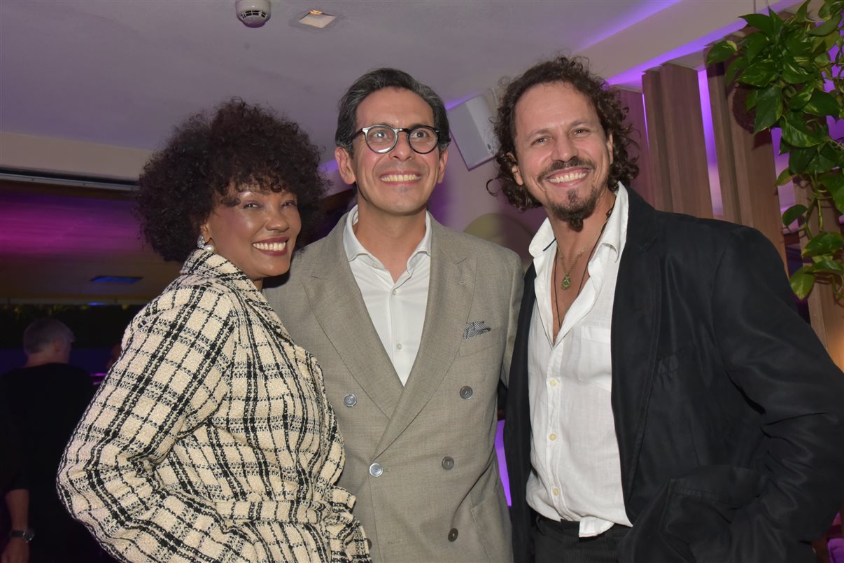 Netto Moreira, do Fairmont, entre Luiz Strauss e Tereza Romeiro, da Promotional Travel