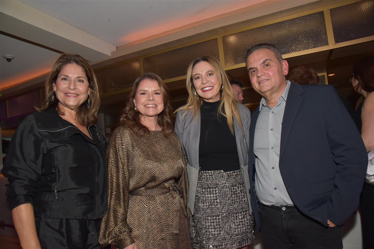 Netto Moreira, do Fairmont, entre Luiz Strauss e Tereza Romeiro, da Promotional Travel