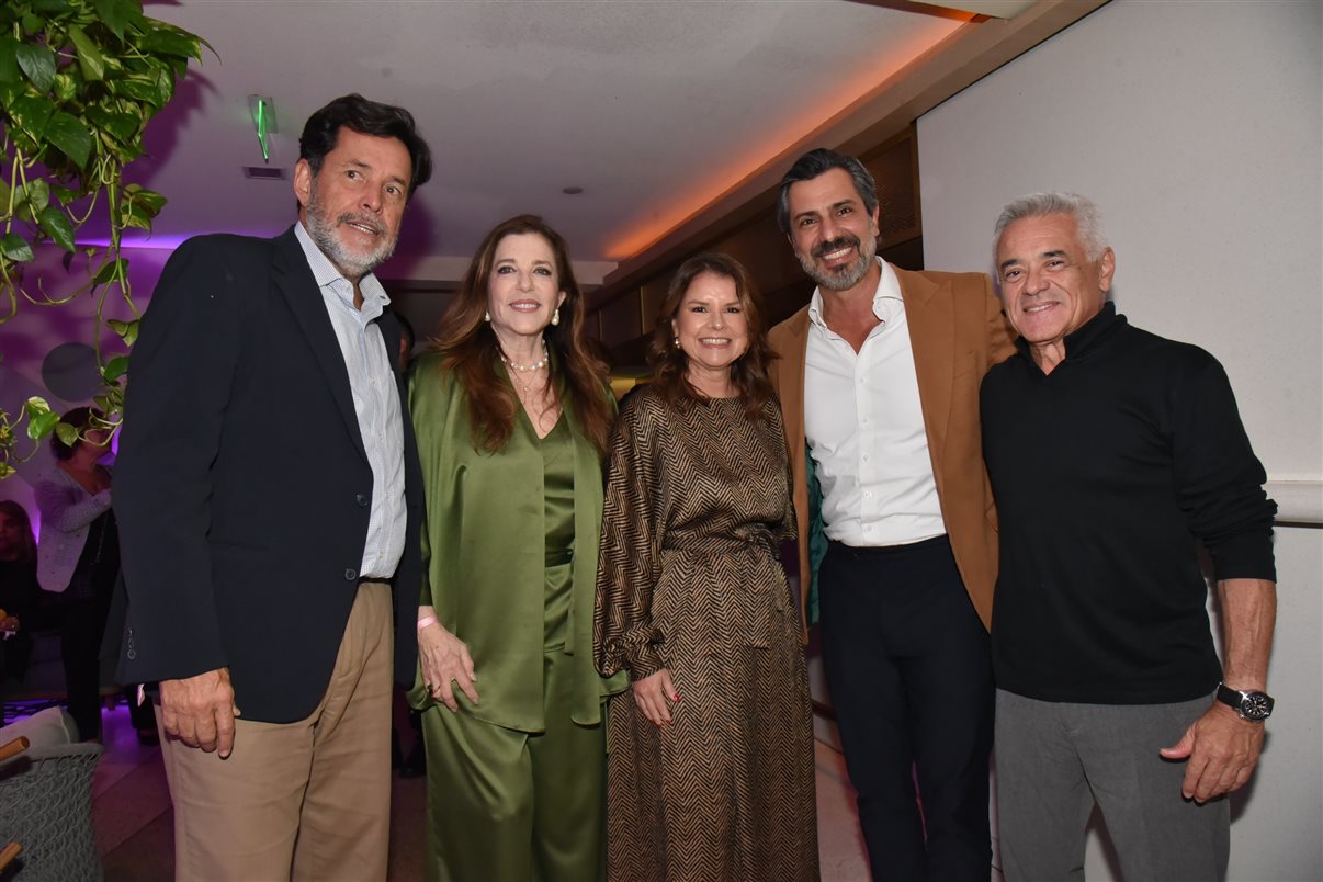 Netto Moreira, do Fairmont, entre Luiz Strauss e Tereza Romeiro, da Promotional Travel