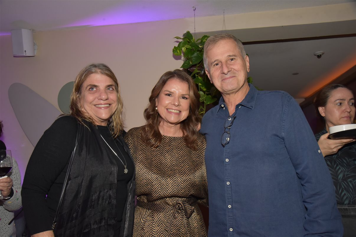 Netto Moreira, do Fairmont, entre Luiz Strauss e Tereza Romeiro, da Promotional Travel