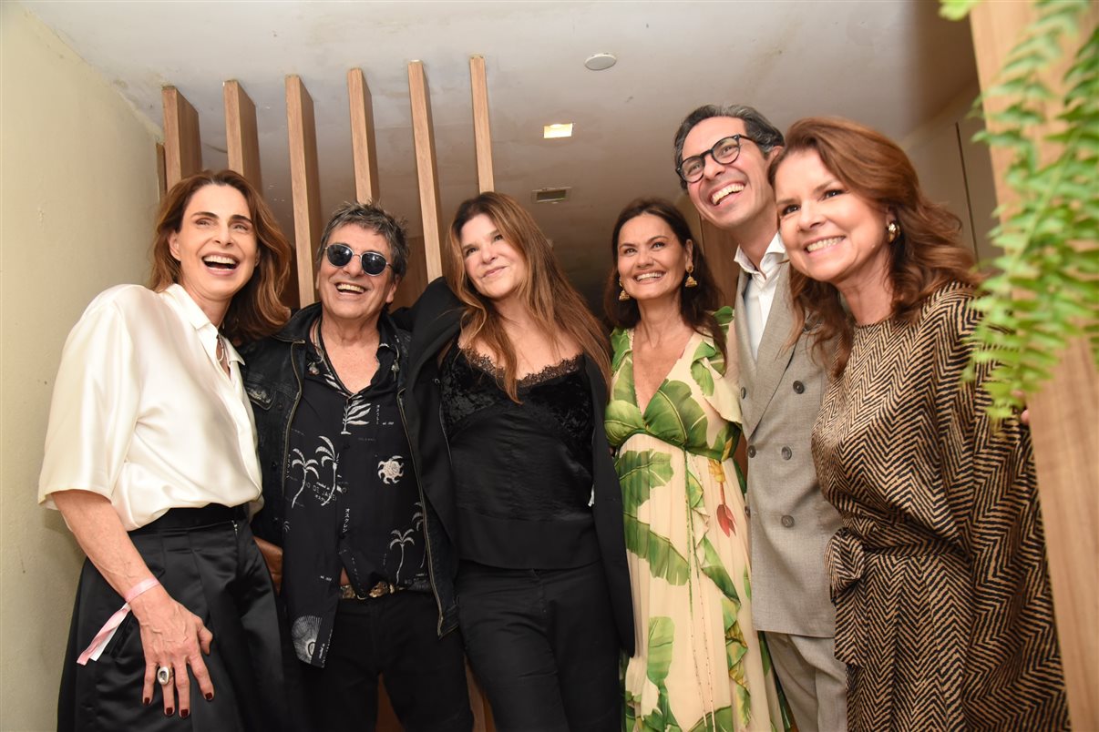 Netto Moreira, do Fairmont, entre Luiz Strauss e Tereza Romeiro, da Promotional Travel
