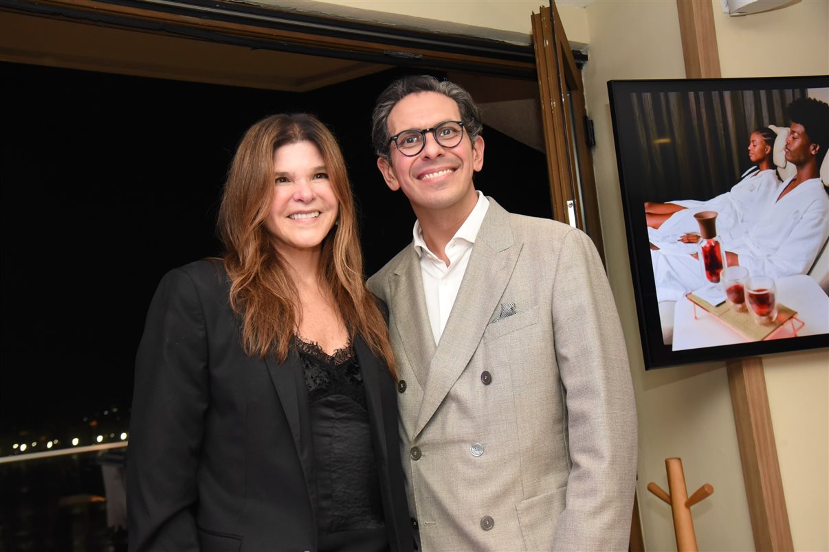 Netto Moreira, do Fairmont, entre Luiz Strauss e Tereza Romeiro, da Promotional Travel