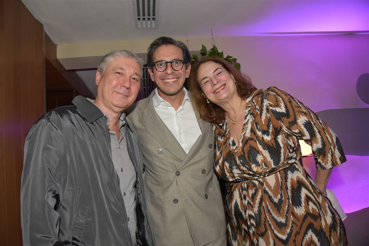 Netto Moreira, do Fairmont, entre Luiz Strauss e Tereza Romeiro, da Promotional Travel