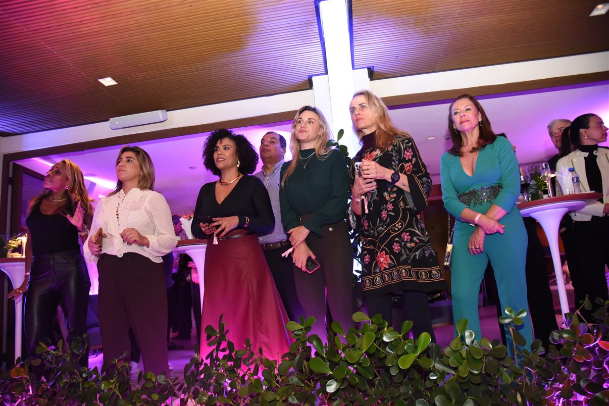 Netto Moreira, do Fairmont, entre Luiz Strauss e Tereza Romeiro, da Promotional Travel