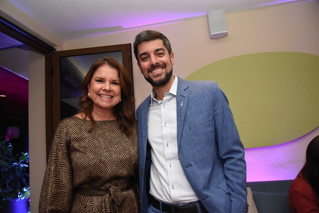 Netto Moreira, do Fairmont, entre Luiz Strauss e Tereza Romeiro, da Promotional Travel