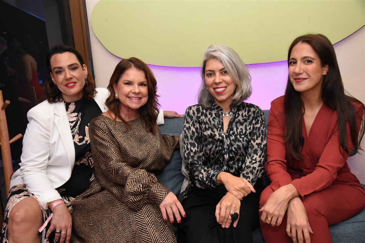 Netto Moreira, do Fairmont, entre Luiz Strauss e Tereza Romeiro, da Promotional Travel