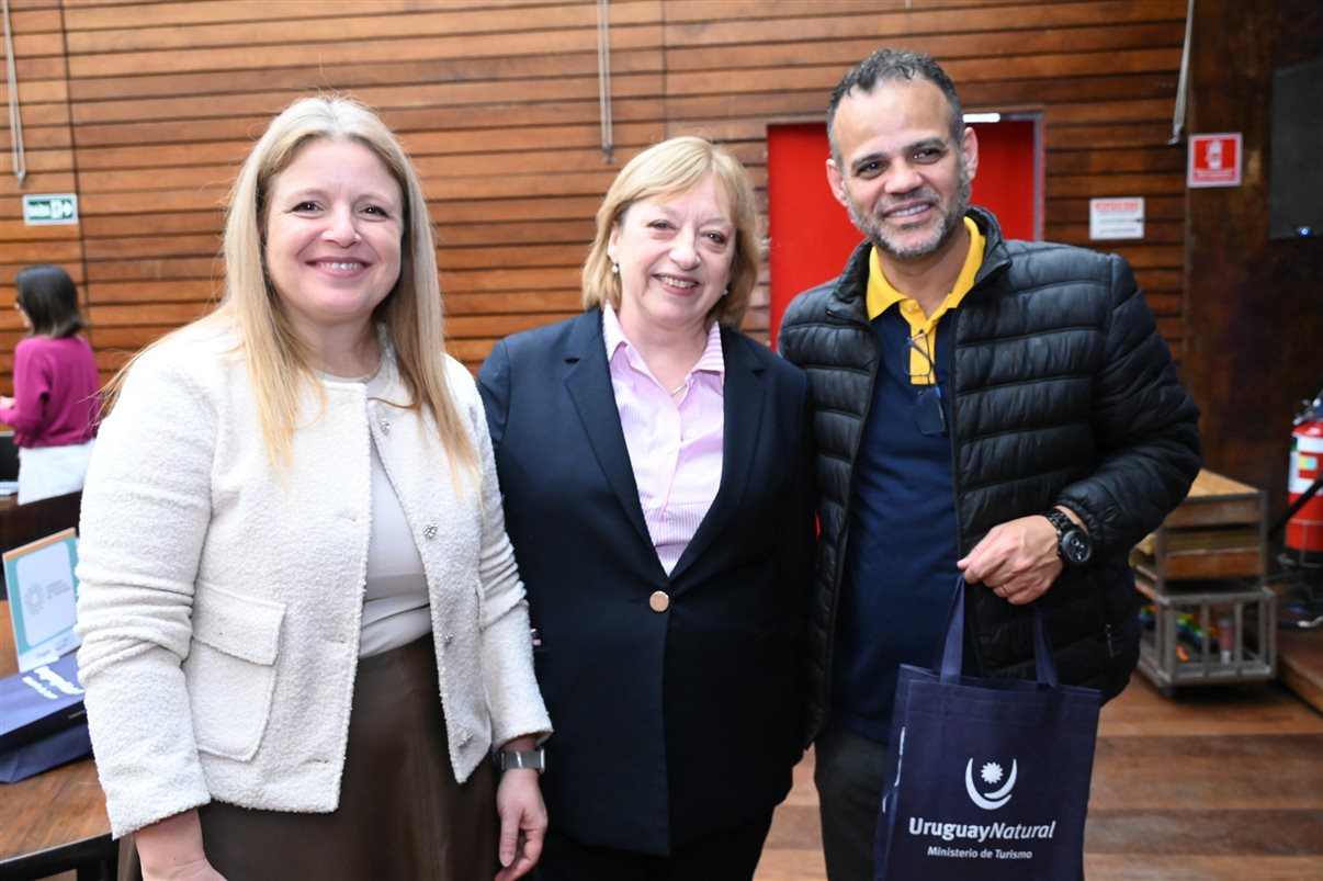 Marina Cantera, da Câmara de Turismo, Mariella Volppe, do Turismo do Uruguai, e Marcelo Lopes, da Cativa