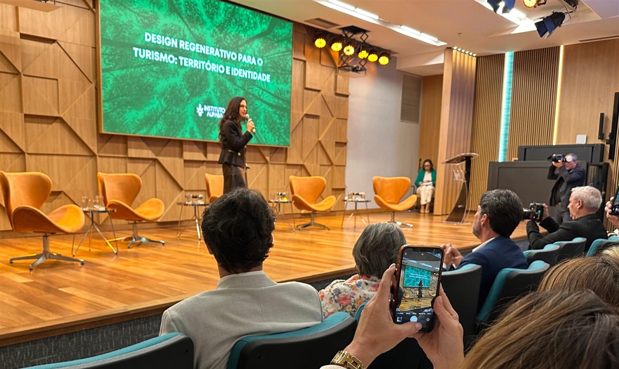 Público atento à apresentação da presidente do Instituto Aupaba, Luciana De Lamare