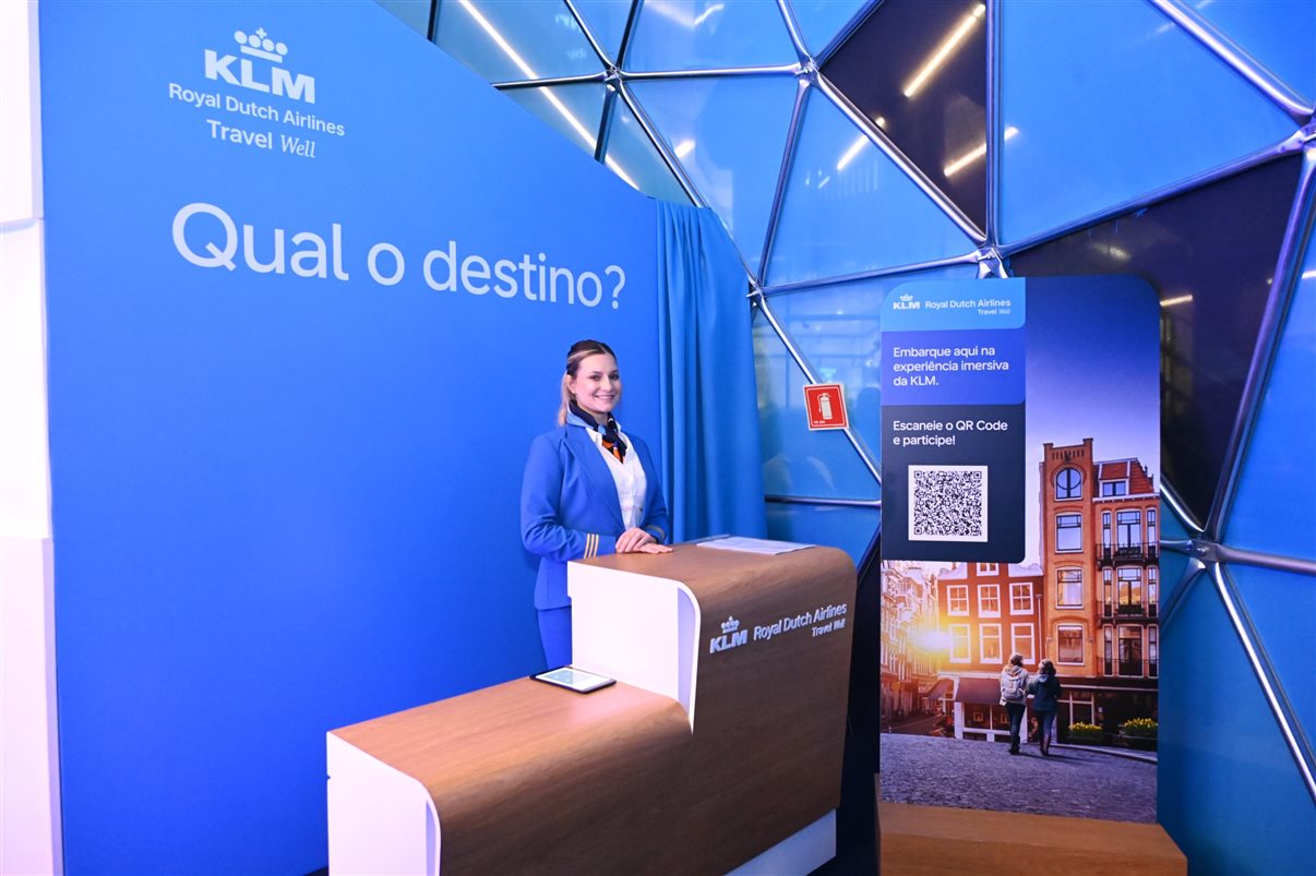 Convidados chegam na ação imersiva da KLM no Shopping Villa Lobos