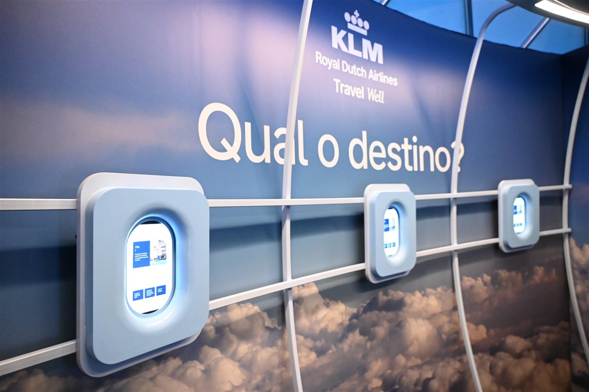 Convidados chegam na ação imersiva da KLM no Shopping Villa Lobos