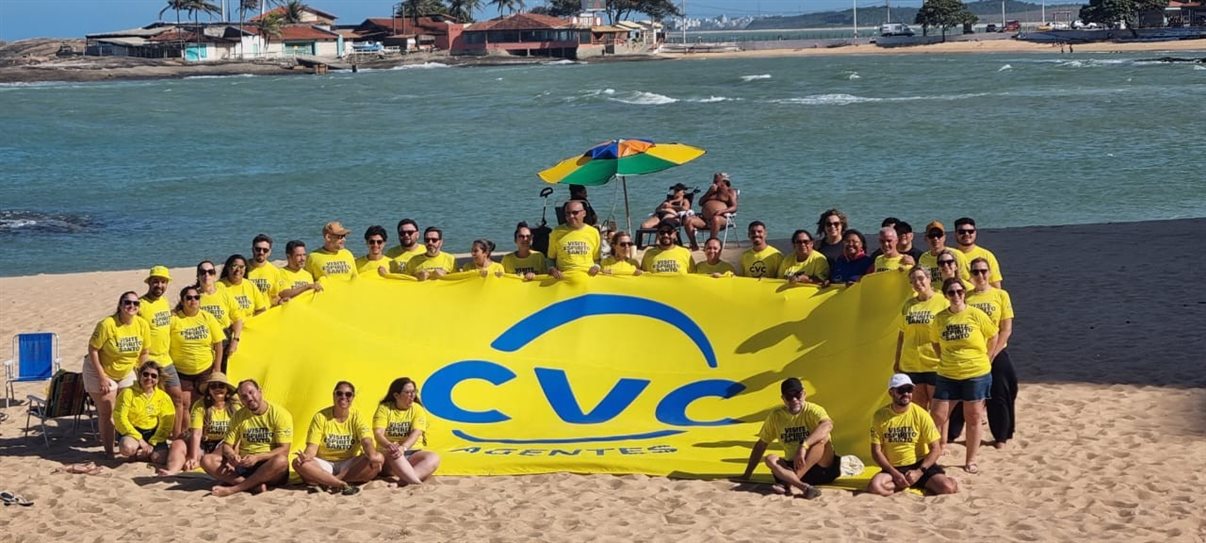 Participantes do evento em praia do Espírito Santo