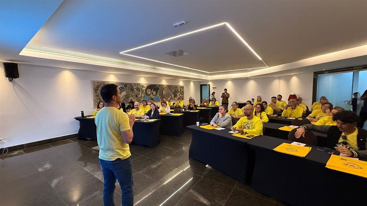 Participantes do evento em praia do Espírito Santo