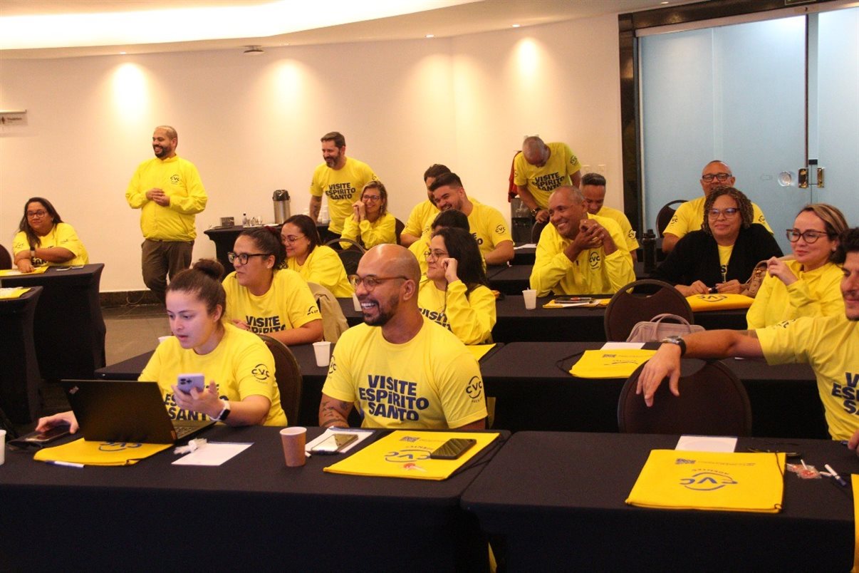 Participantes do evento em praia do Espírito Santo