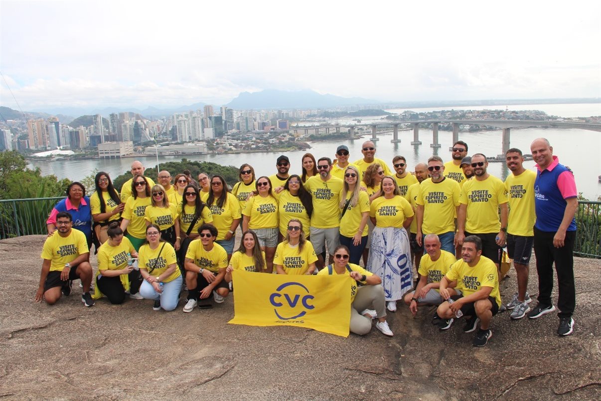Participantes do evento em praia do Espírito Santo