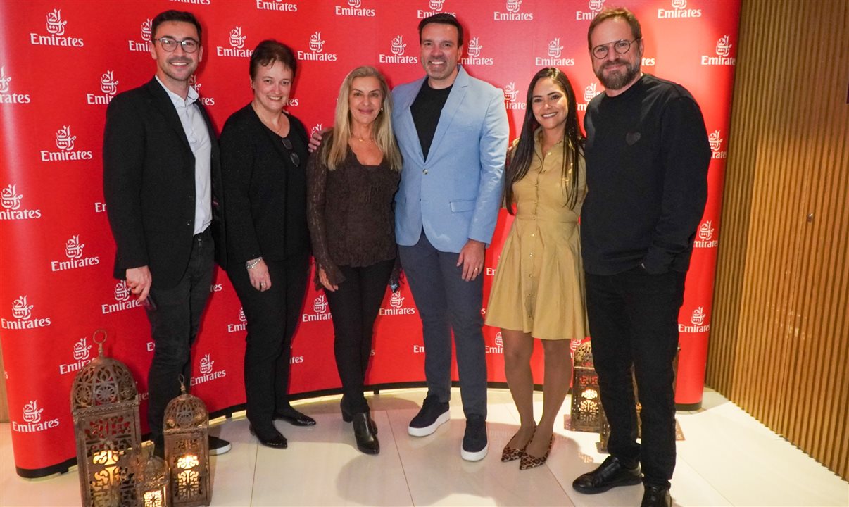 Miguel Ramos, da Flytour, Karin Lima e Regina Carrelhas, da Emirates, com Fernando Lermi, Danieli Dantas, e Luti Guimarães, da Flytour