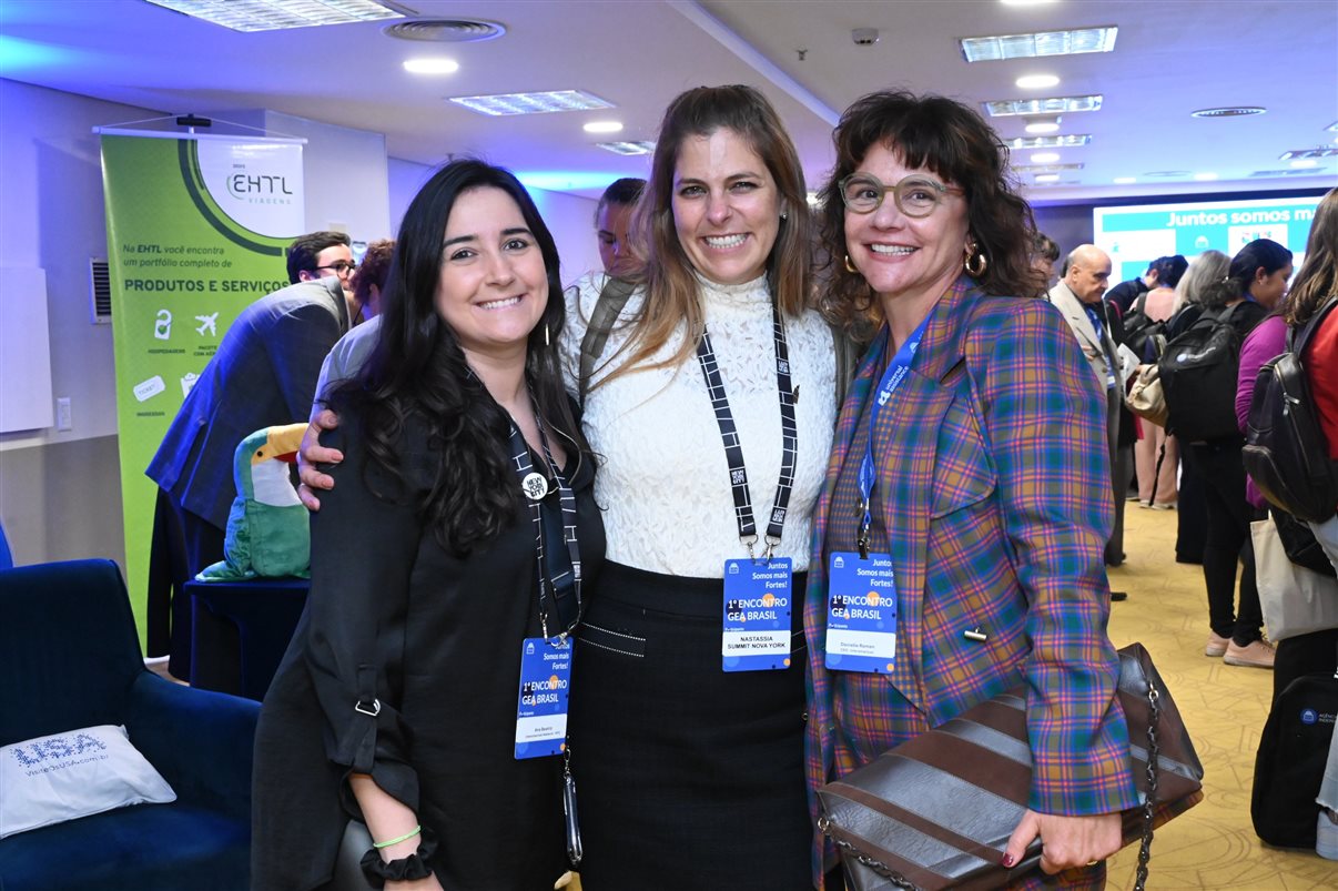 Josevaldo, da Viaje sem Fronteiras, Rosi Mendes, da Personal Free Tur, Adriana Dais, da Voyage Elité, Cassia Pompeia, da Passaggio, Ana Paula Luiz, da Roteiros da Ana Viagens, Cristiane Catarino, da Zion Viagens, e Liane de Abreu, da Brasil em Cancún by Deli Viagens