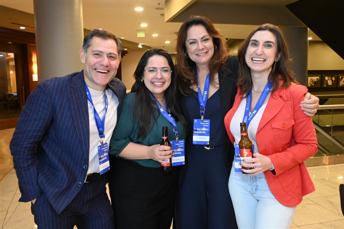 Marcelo Capdevila, do Grupo GEA, Daniela Soares, da Reigota Viagens, Claudia Bagna, do GEA Brasil, e Caroline Thomazini, da Feito Para Viajar 