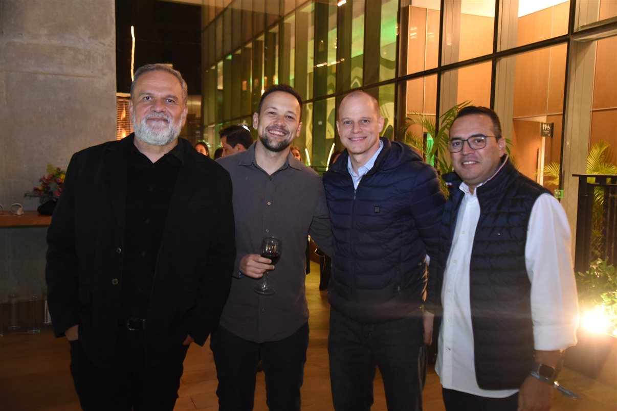 Patricia Thomas (Omnibees), Artur Andrade, José Guilherme Alcorta (PANROTAS) e Melanie Teixeira (Omnibees)