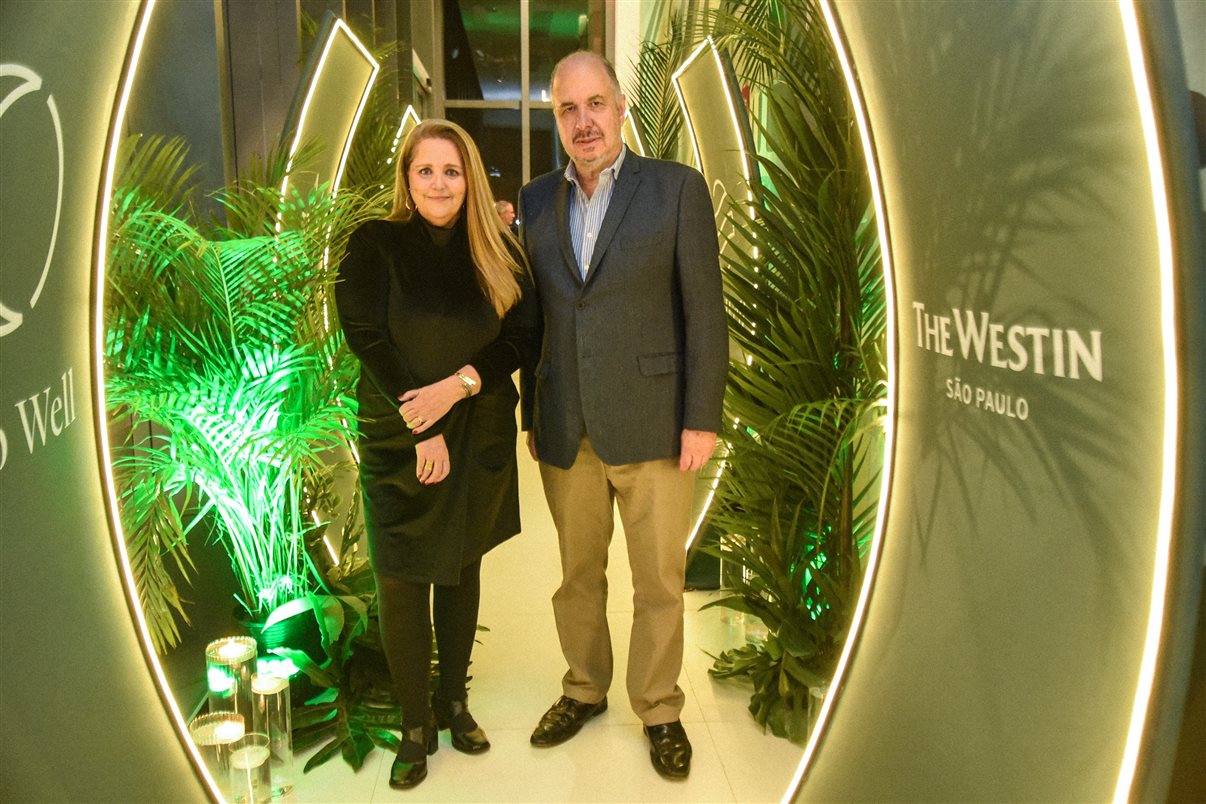 Os principais anfitriões da noite: Flávia Zulzke e Jayme Canet, da Rede Deville
