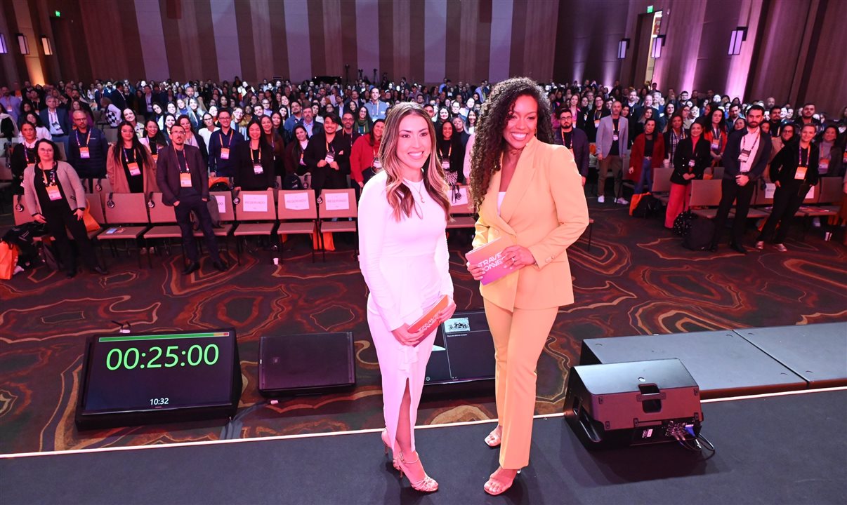 Jordana Souza, da VOLL, e Camila Lobo, apresentadora do evento