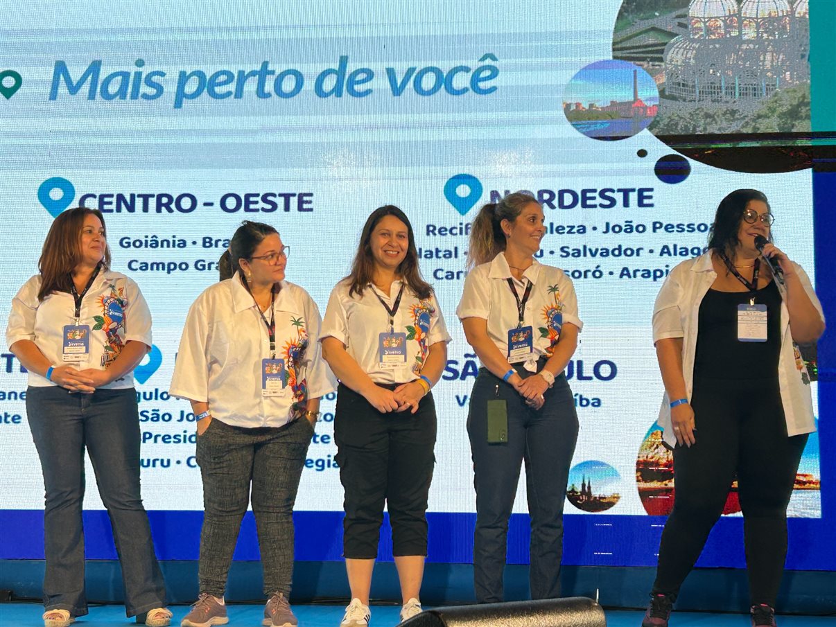 Adriana Fredericce com Julia Mendes, Kelly Souza e Simone Lourenço, da Diversa
