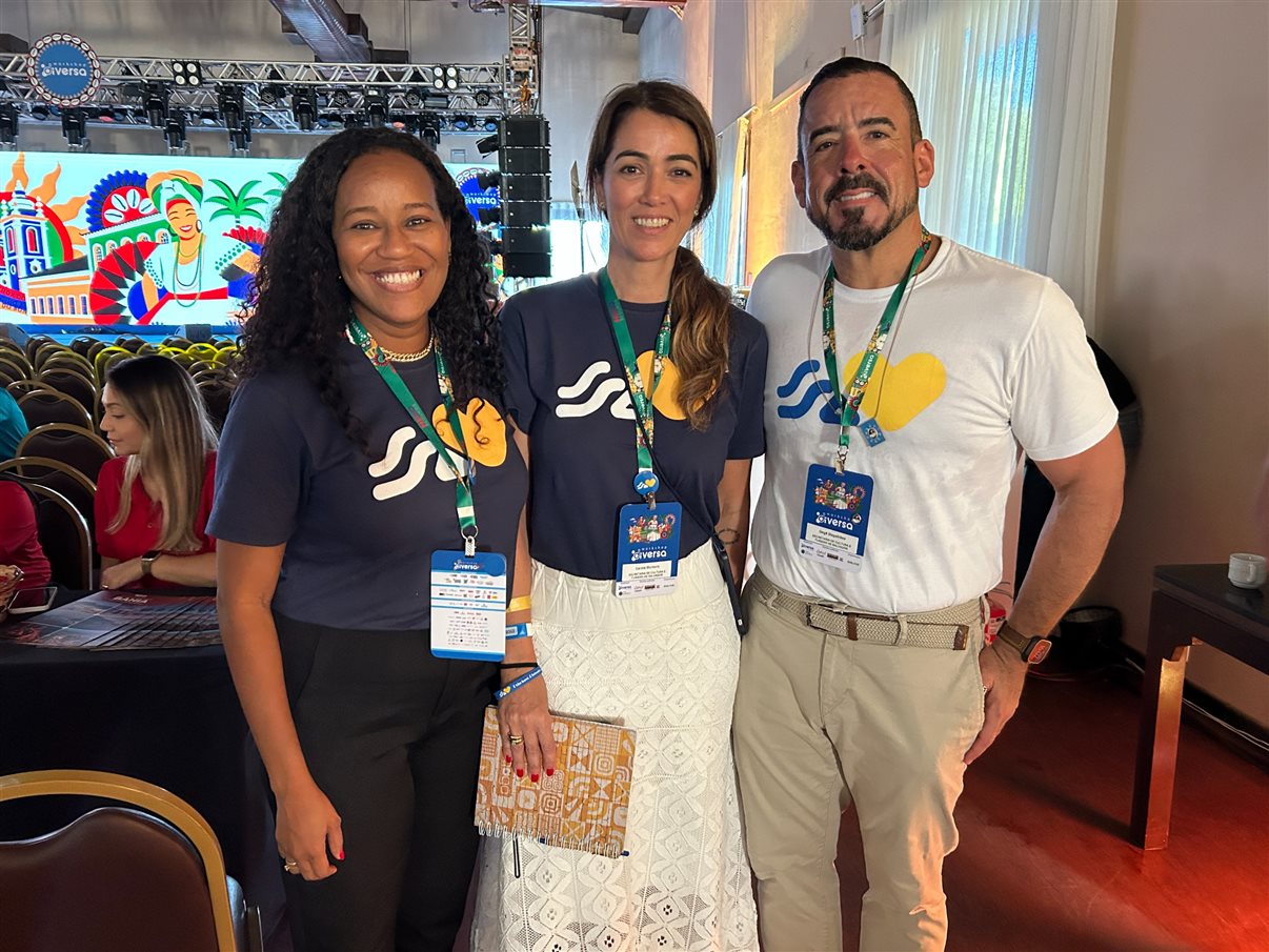 Adriana Fredericce com Julia Mendes, Kelly Souza e Simone Lourenço, da Diversa