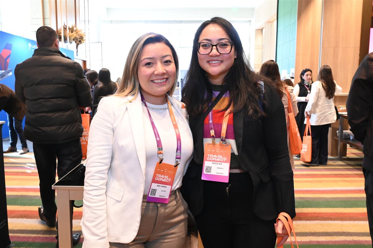 Nelson Guanabara, da Furk, com Vanessa Oliveira e Fran Souza, da VOLL