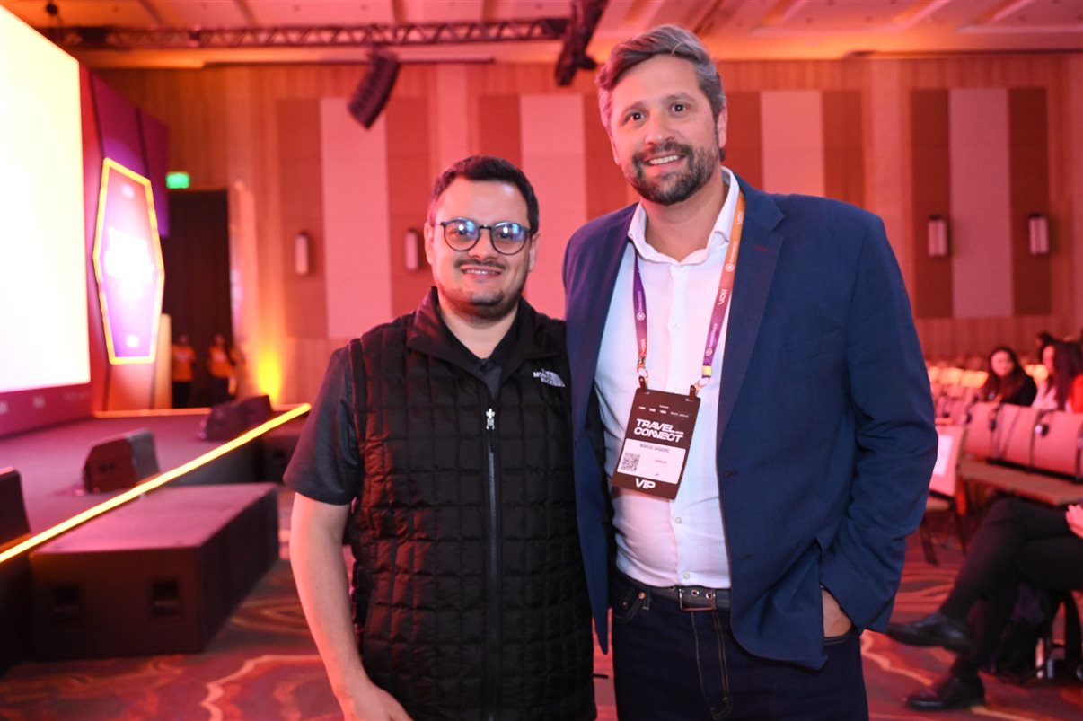 Nelson Guanabara, da Furk, com Vanessa Oliveira e Fran Souza, da VOLL