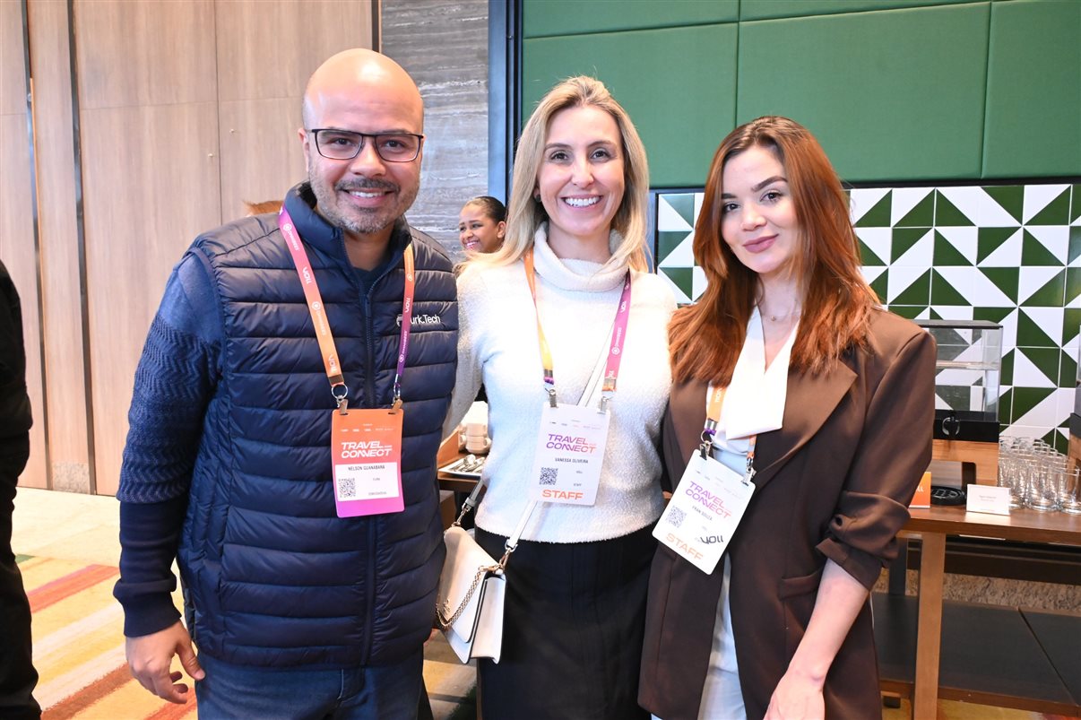 Nelson Guanabara, da Furk, com Vanessa Oliveira e Fran Souza, da VOLL