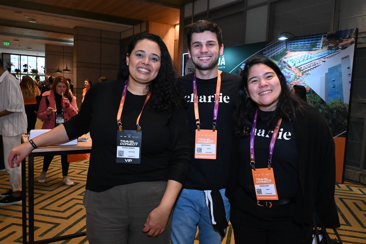 Nelson Guanabara, da Furk, com Vanessa Oliveira e Fran Souza, da VOLL