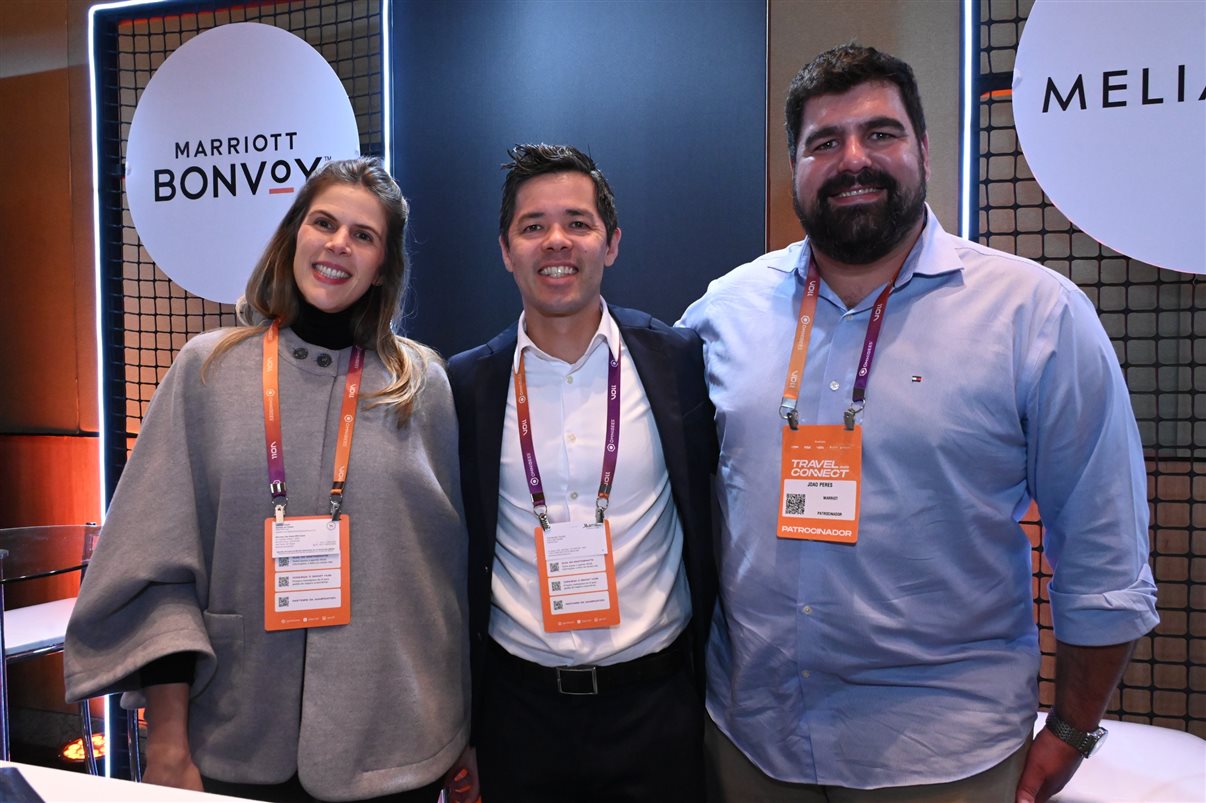 Nelson Guanabara, da Furk, com Vanessa Oliveira e Fran Souza, da VOLL