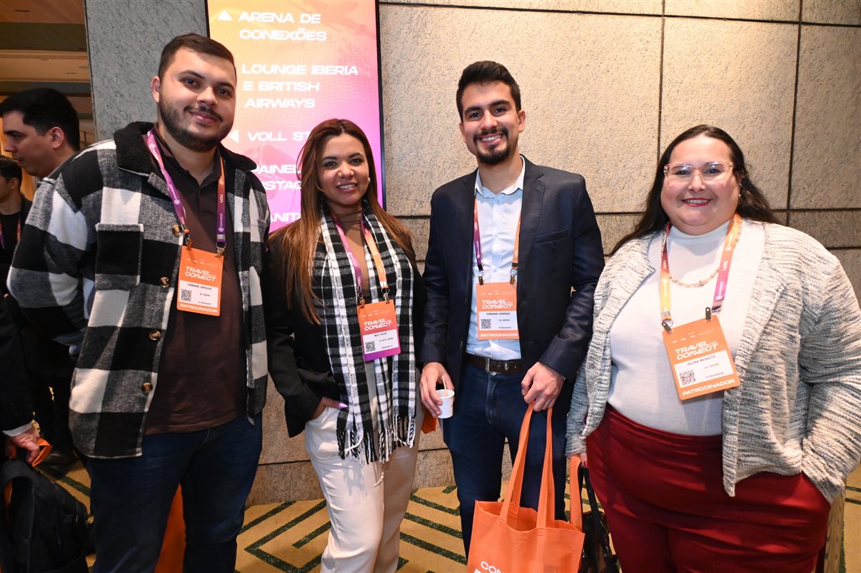 Nelson Guanabara, da Furk, com Vanessa Oliveira e Fran Souza, da VOLL