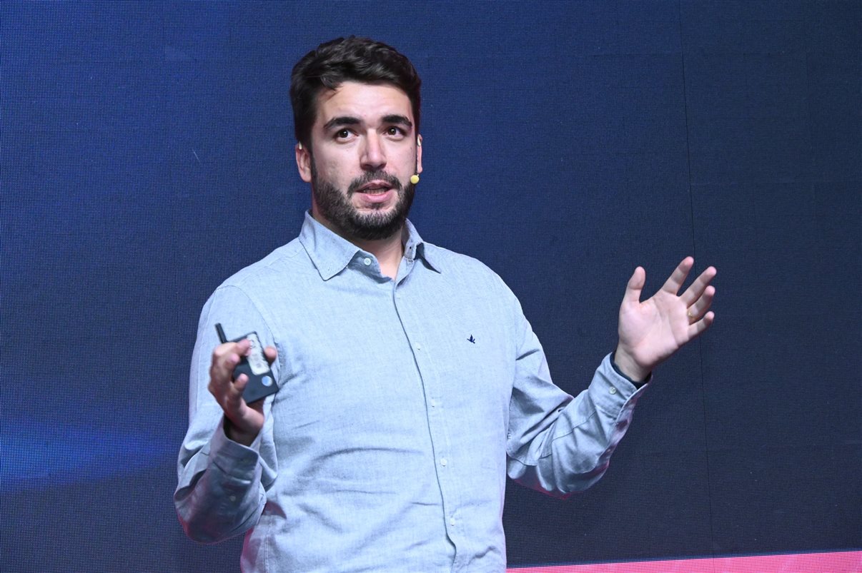 Nelson Guanabara, da Furk, com Vanessa Oliveira e Fran Souza, da VOLL