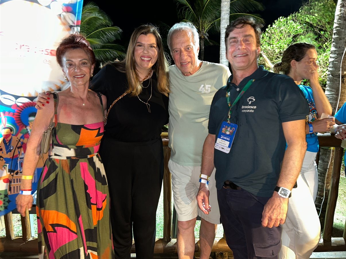 Adriana Fredericce com Julia Mendes, Kelly Souza e Simone Lourenço, da Diversa
