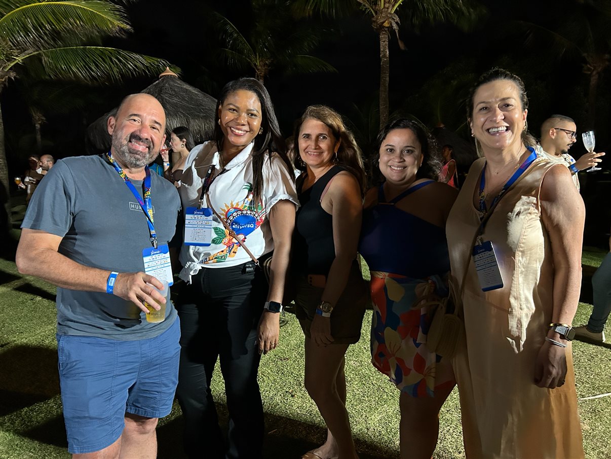Adriana Fredericce com Julia Mendes, Kelly Souza e Simone Lourenço, da Diversa